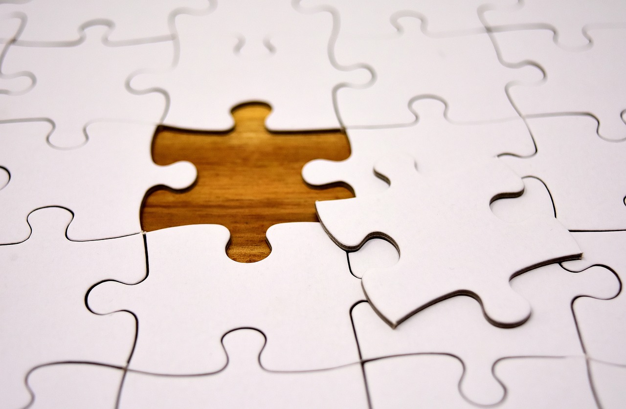 How to Create a DIY Puzzle Table for Family Fun